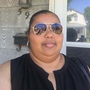 Meet your Posher, Ebony